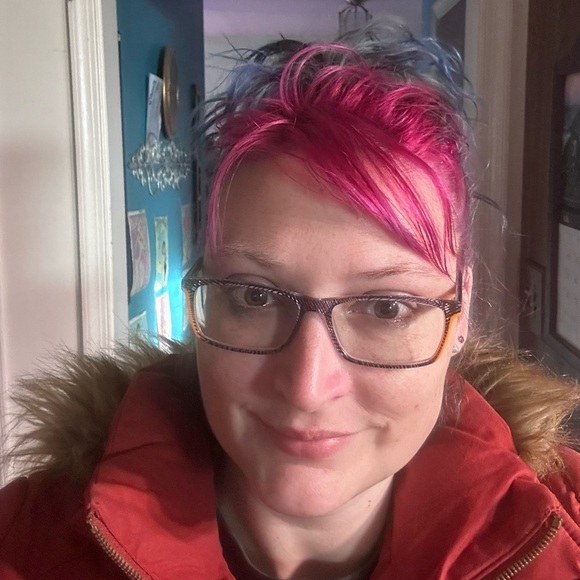 Meet your Posher, Kim - Picture 1 of 4